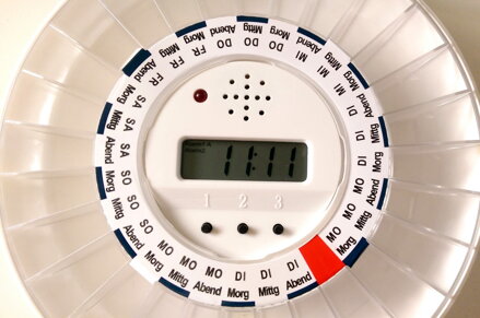 Detail von Display der automatischen Pillendose DoseControl
